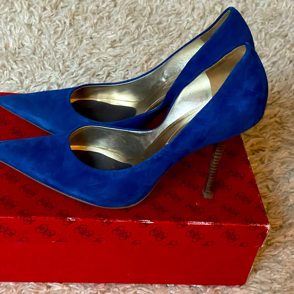 Blue suede pumps
